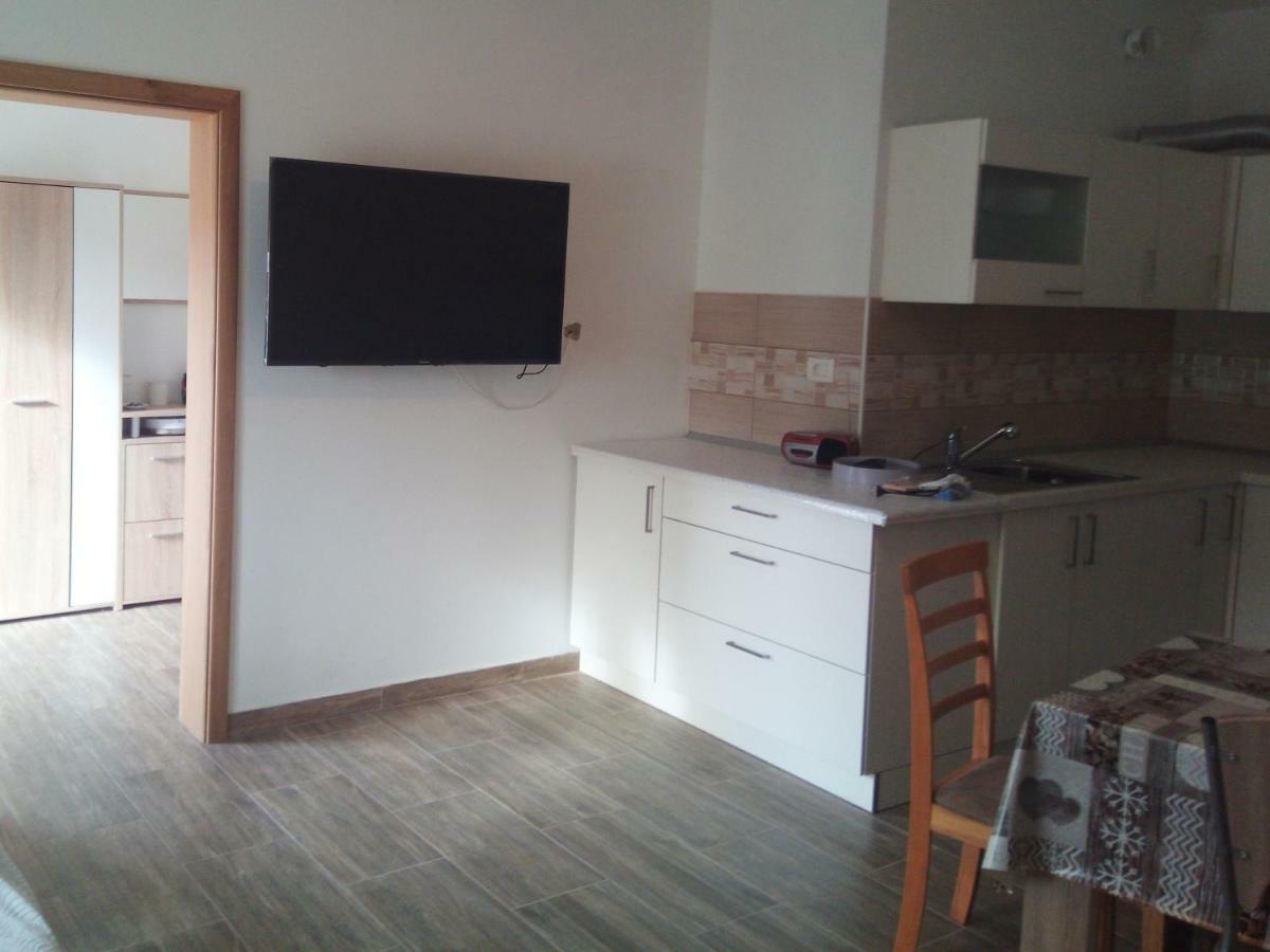 Apartmaji Matazin Črni Kal Dış mekan fotoğraf