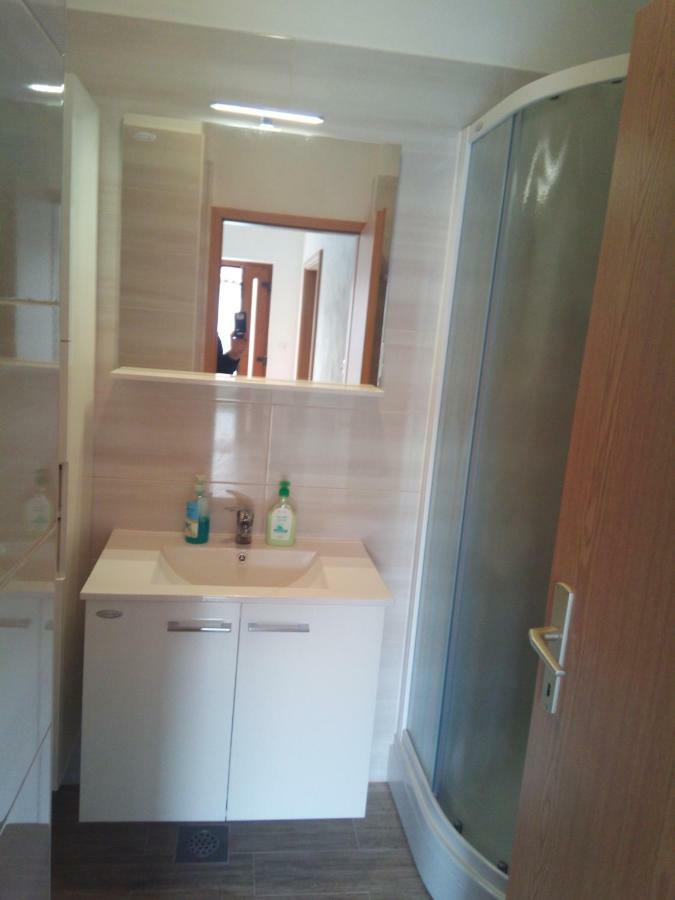 Apartmaji Matazin Črni Kal Dış mekan fotoğraf
