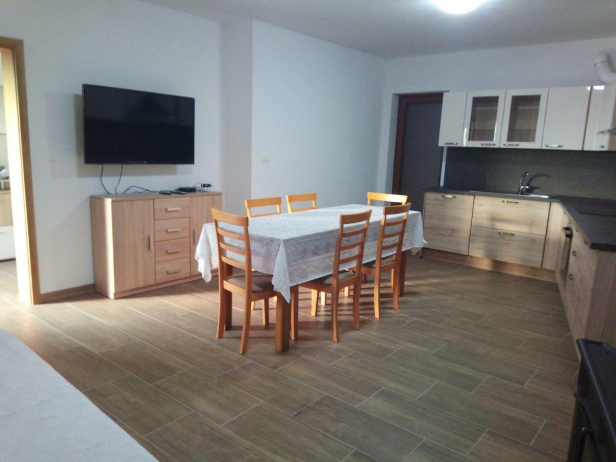 Apartmaji Matazin Črni Kal Dış mekan fotoğraf