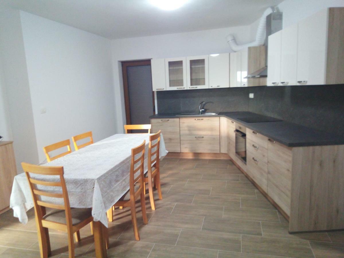 Apartmaji Matazin Črni Kal Dış mekan fotoğraf